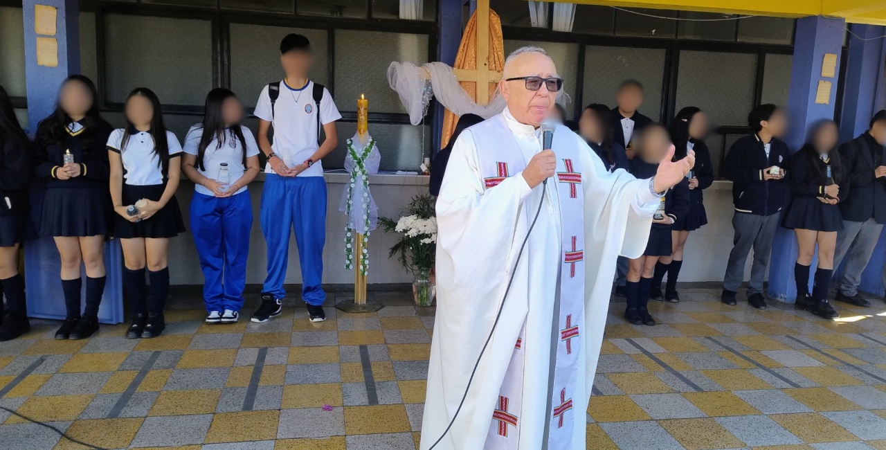 La comunidad eufrasiana participa en la ceremonia de la luz